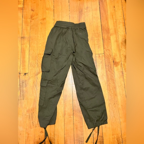 Forever 21 Cargo Pants - Picture 2 of 4
